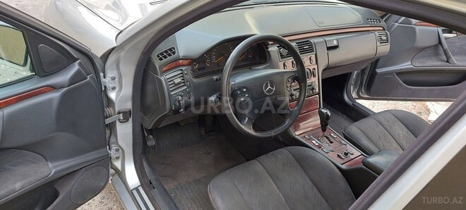 Mercedes E 220 2000, 267,000 km - 2.2 l - Bakı