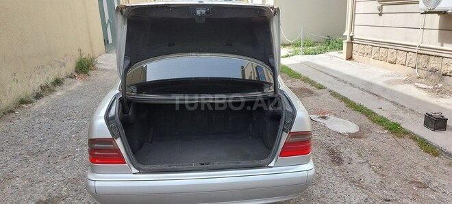 Mercedes E 220 2000, 267,000 km - 2.2 l - Bakı