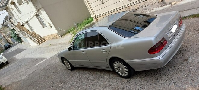 Mercedes E 220 2000, 267,000 km - 2.2 l - Bakı