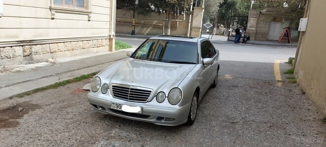 Mercedes E 220 2000, 267,000 km - 2.2 l - Bakı