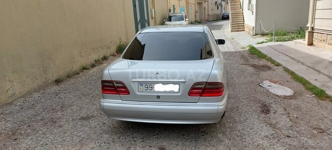 Mercedes E 220 2000, 267,000 km - 2.2 l - Bakı