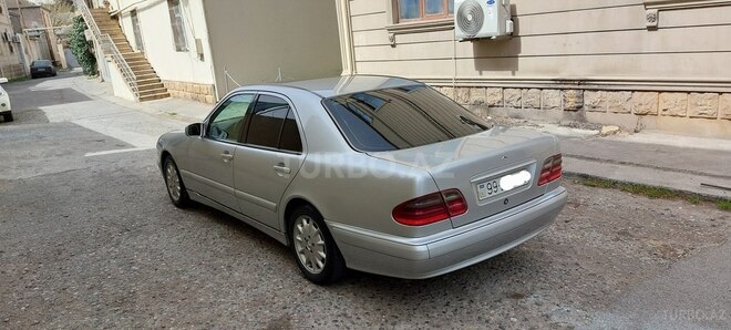 Mercedes E 220 2000, 267,000 km - 2.2 l - Bakı