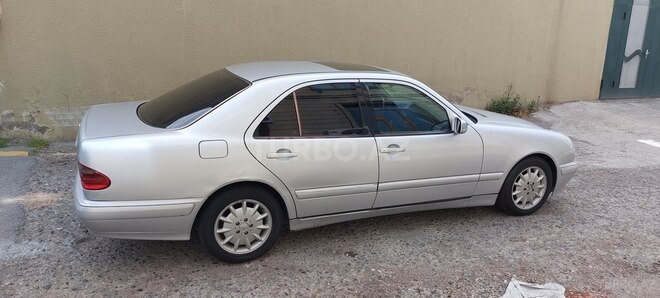 Mercedes E 220 2000, 267,000 km - 2.2 l - Bakı