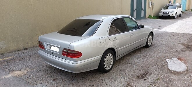 Mercedes E 220 2000, 267,000 km - 2.2 l - Bakı
