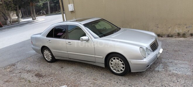 Mercedes E 220 2000, 267,000 km - 2.2 l - Bakı
