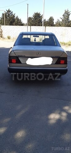 Mercedes E 250 1992, 467,000 km - 2.5 l - Bakı