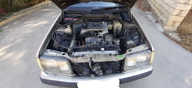 Mercedes E 250 1992, 467,000 km - 2.5 l - Bakı