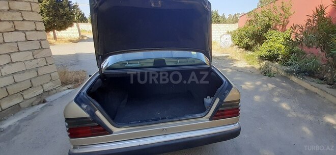 Mercedes E 250 1992, 467,000 km - 2.5 l - Bakı