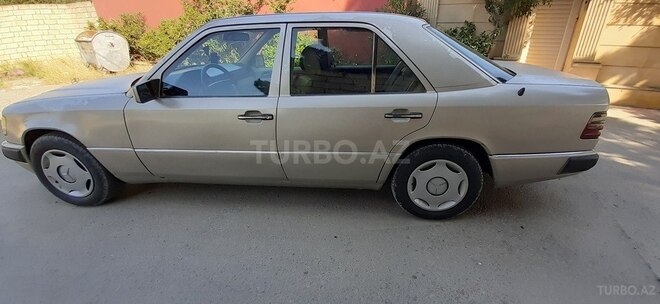 Mercedes E 250 1992, 467,000 km - 2.5 l - Bakı