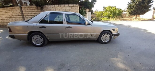 Mercedes E 250 1992, 467,000 km - 2.5 l - Bakı