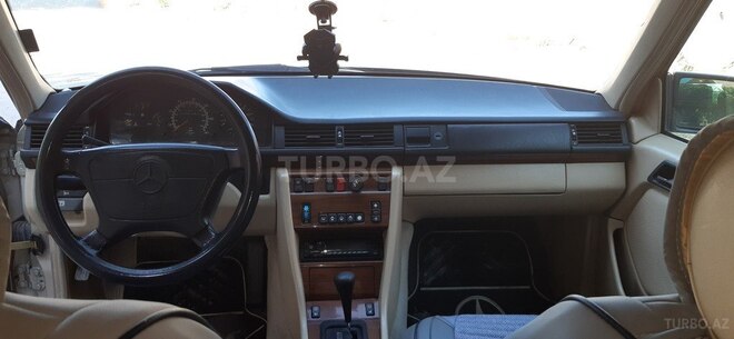 Mercedes E 250 1992, 467,000 km - 2.5 l - Bakı