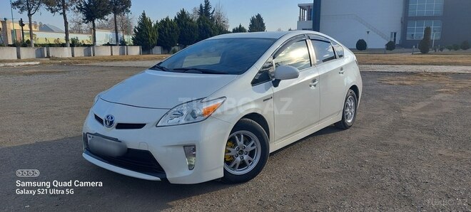 Toyota Prius 2014, 260,500 km - 1.8 l - Qazax