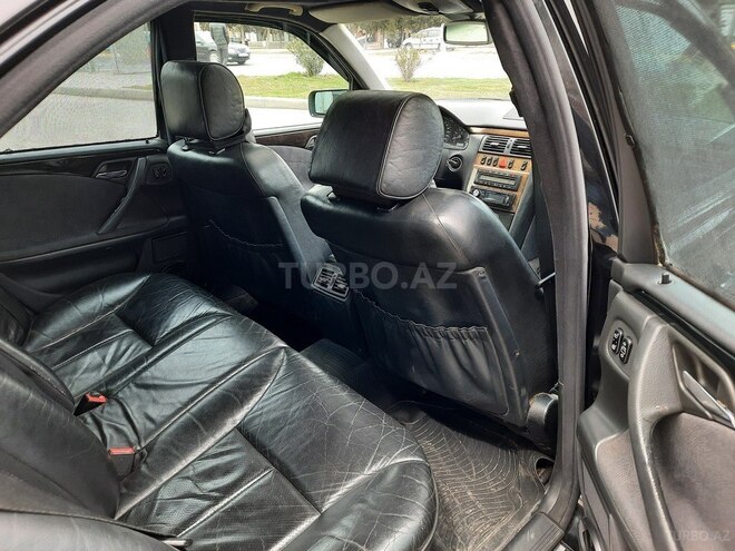 Mercedes E 240 1998, 328,000 km - 2.4 l - Sumqayıt