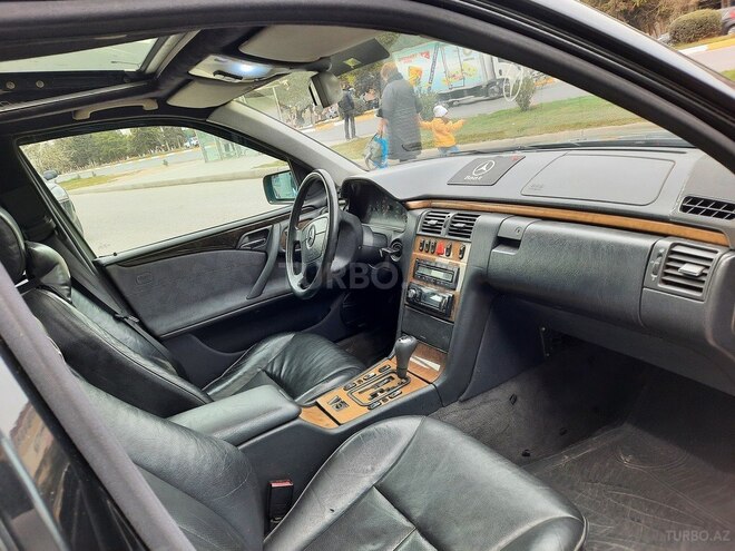 Mercedes E 240 1998, 328,000 km - 2.4 l - Sumqayıt