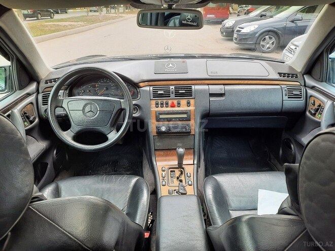 Mercedes E 240 1998, 328,000 km - 2.4 l - Sumqayıt