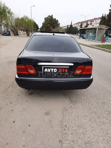 Mercedes E 240 1998, 328,000 km - 2.4 l - Sumqayıt