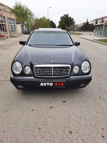 Mercedes E 240 1998, 328,000 km - 2.4 l - Sumqayıt