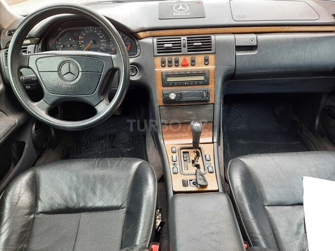 Mercedes E 240 1998, 328,000 km - 2.4 l - Sumqayıt