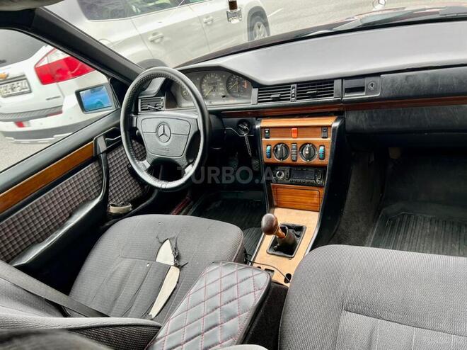Mercedes E 200 1991, 240,000 km - 2.0 l - Bakı