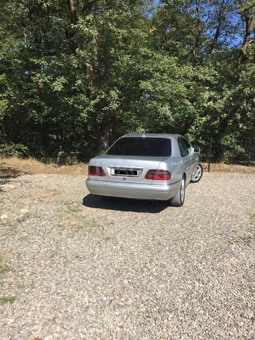 Mercedes E 240 1997, 250,000 km - 2.4 l - Qusar