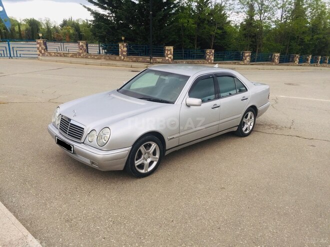 Mercedes E 240 1997, 250,000 km - 2.4 l - Qusar