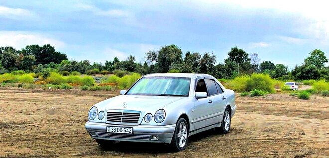 Mercedes E 240 1997, 250,000 km - 2.4 l - Qusar