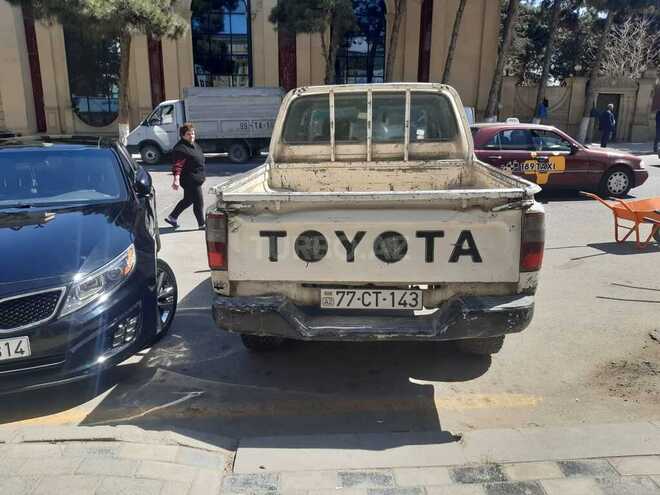 Toyota Hilux 2000, 350,000 km - 2.8 l - Bakı