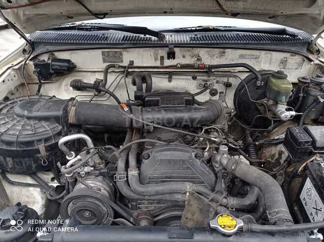 Toyota Hilux 2000, 350,000 km - 2.8 l - Bakı