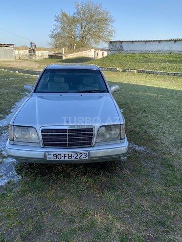 Mercedes E 200 1993, 536,737 km - 2.0 l - Füzuli