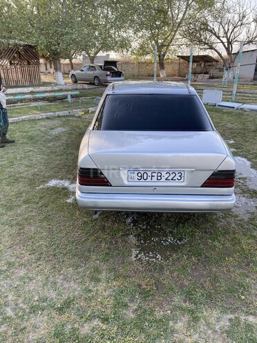 Mercedes E 200 1993, 536,737 km - 2.0 l - Füzuli