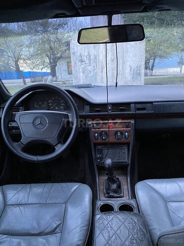Mercedes E 200 1993, 536,737 km - 2.0 l - Füzuli