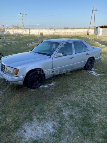 Mercedes E 200 1993, 536,737 km - 2.0 l - Füzuli
