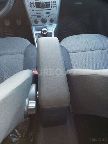 Opel Astra 2010, 157,000 km - 1.3 л - Bakı