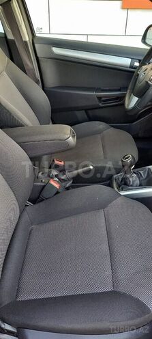 Opel Astra 2010, 157,000 km - 1.3 л - Bakı