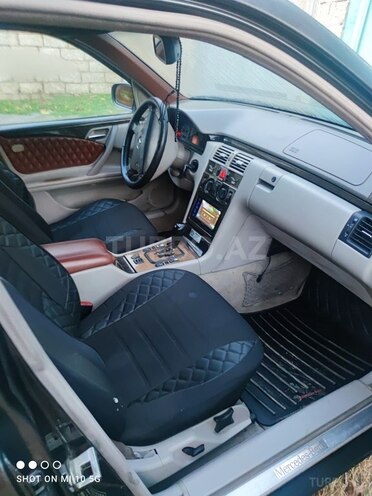Mercedes E 270 2001, 595,000 km - 2.7 l - Bakı