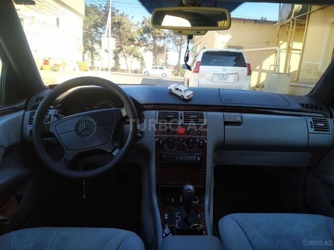 Mercedes E 230 1996, 419,000 km - 2.3 l - Bakı