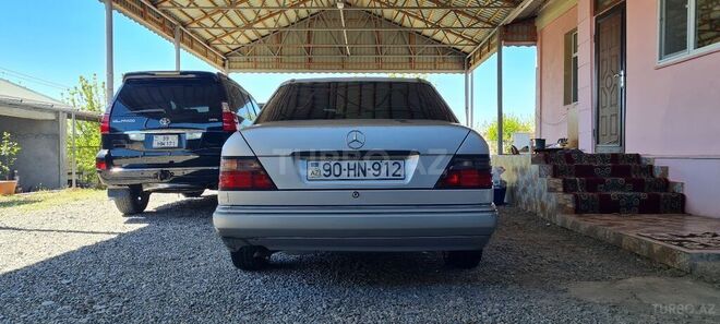 Mercedes E 200 1994, 387,653 km - 2.0 l - Füzuli