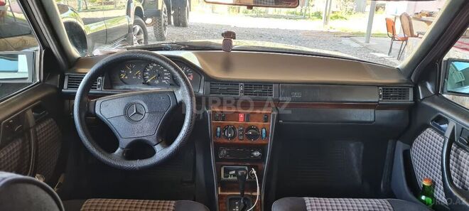 Mercedes E 200 1994, 387,653 km - 2.0 l - Füzuli