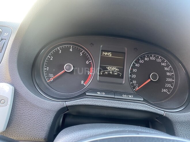 Volkswagen Polo 2019, 40,600 km - 1.6 l - Bakı