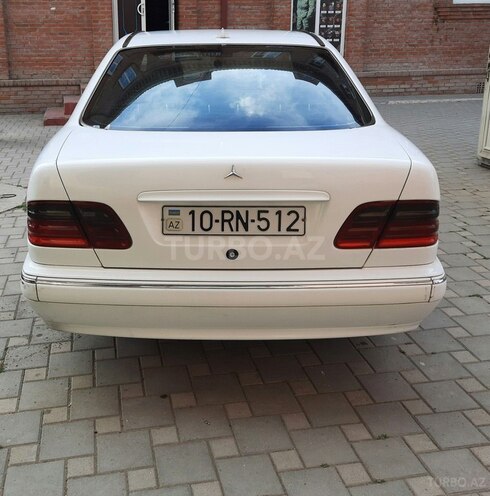 Mercedes E 220 2001, 210,000 km - 2.2 l - Gəncə