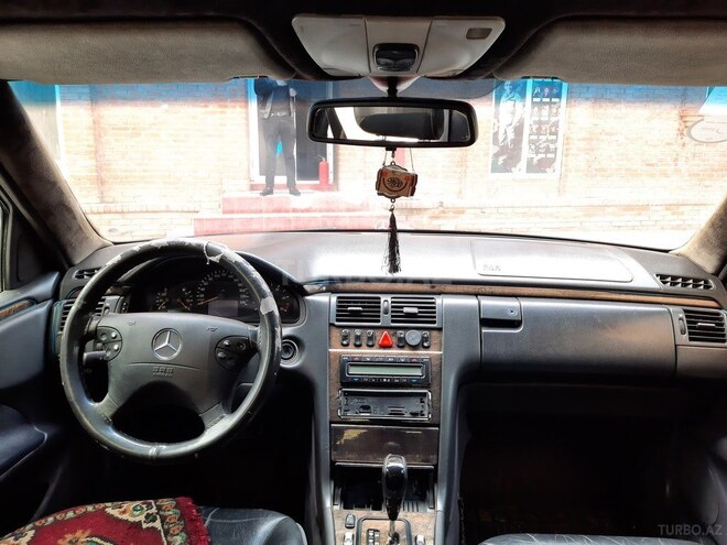 Mercedes E 220 2001, 210,000 km - 2.2 l - Gəncə