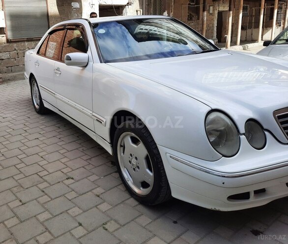 Mercedes E 220 2001, 210,000 km - 2.2 l - Gəncə