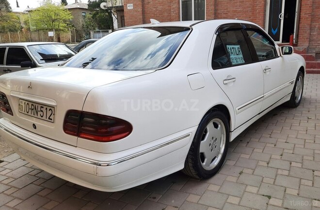 Mercedes E 220 2001, 210,000 km - 2.2 l - Gəncə