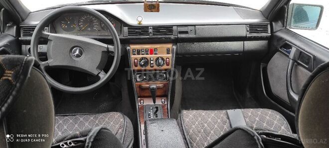 Mercedes E 260 1988, 448,600 km - 2.6 л - Sumqayıt