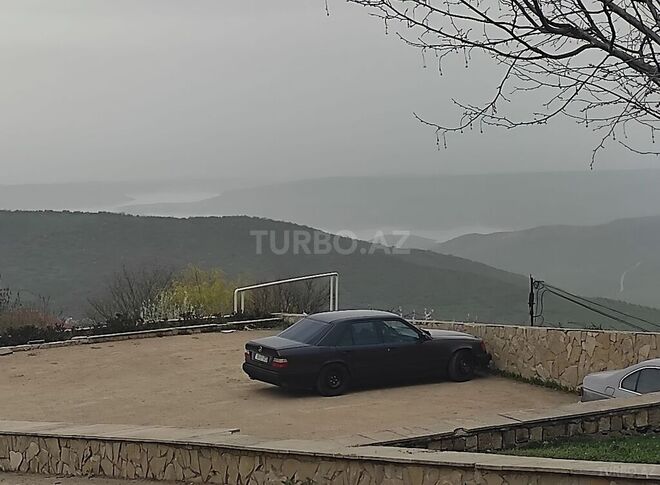 Mercedes E 260 1988, 448,600 km - 2.6 л - Sumqayıt