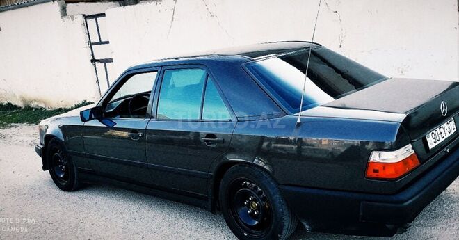 Mercedes E 260 1988, 448,600 km - 2.6 л - Sumqayıt