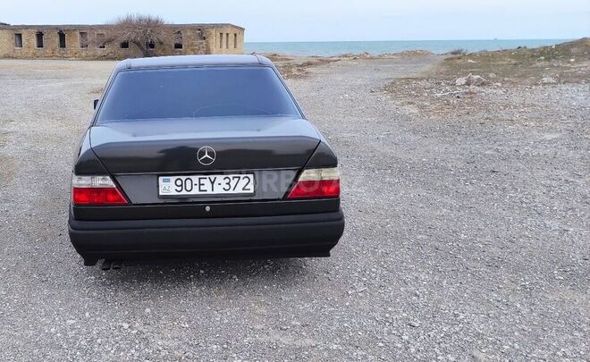 Mercedes E 260 1988, 448,600 km - 2.6 л - Sumqayıt