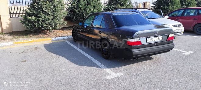 Mercedes E 260 1988, 448,600 km - 2.6 л - Sumqayıt