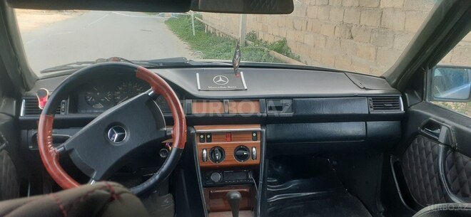 Mercedes E 200 1986, 100,000 km - 2.0 l - Bakı