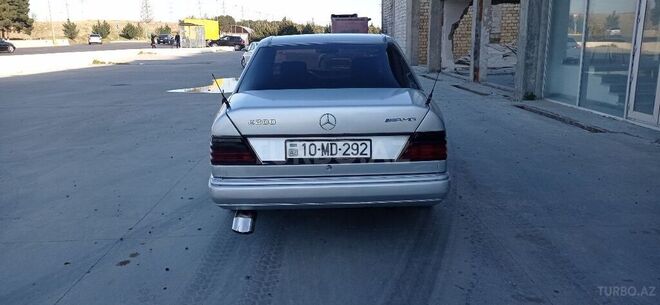Mercedes E 220 1992, 254,200 km - 2.2 l - Bakı